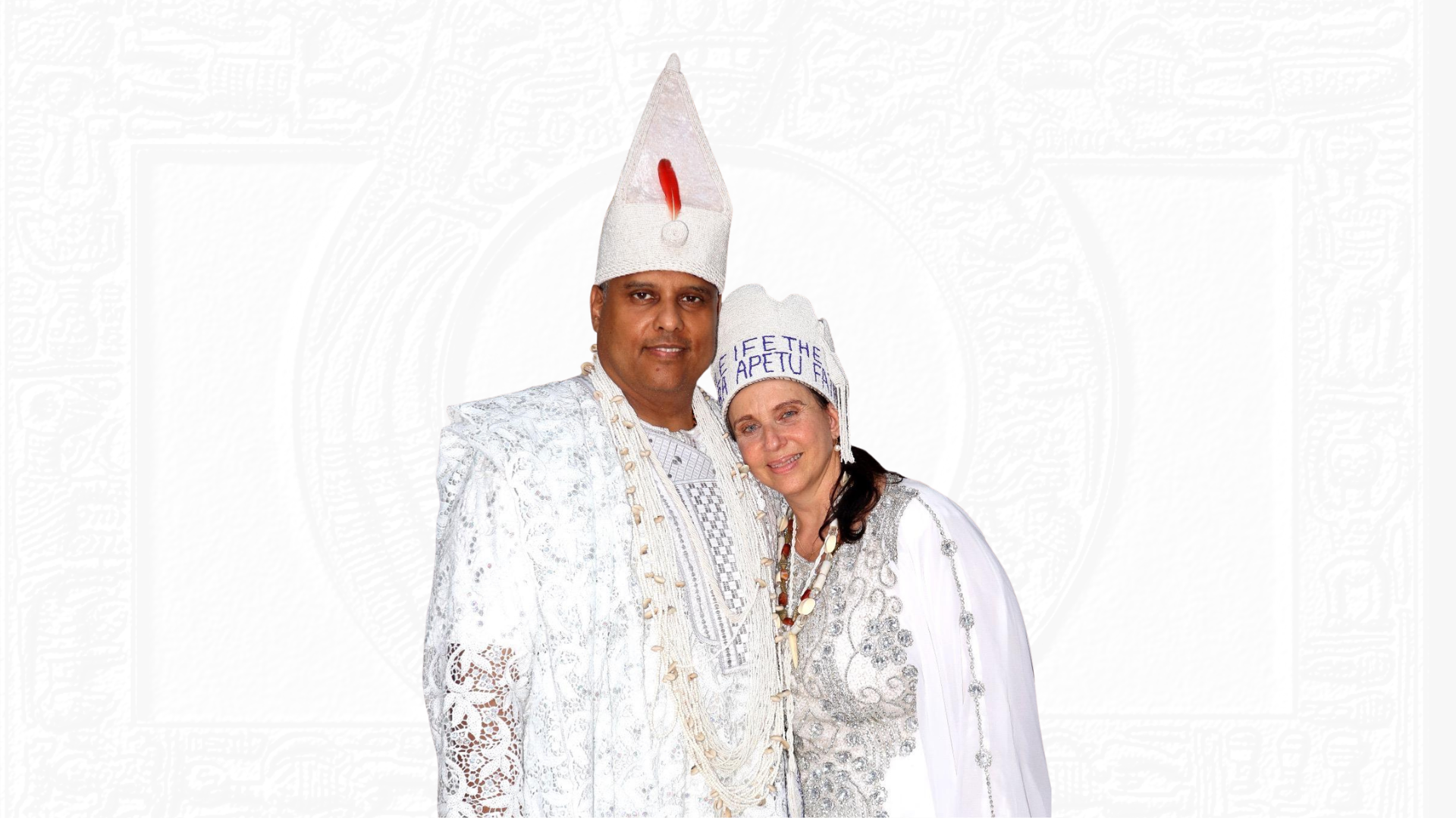Obaalá Willer de Almeida e Erelú Fatima Gilvaz em vestes rituais brancas